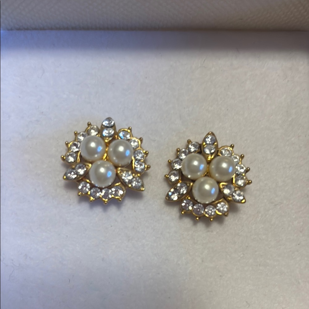 Elegant Gold and Pearl Earrings
